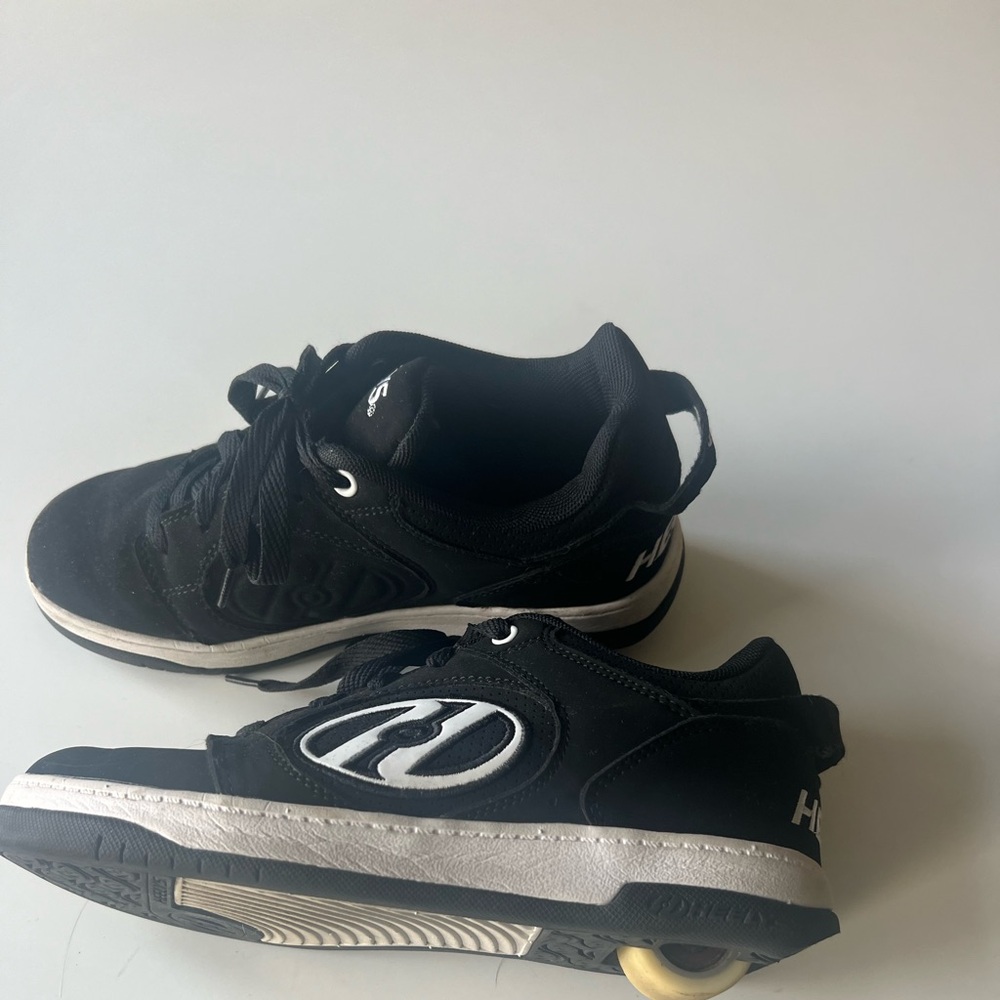 Kids Heelys size 6